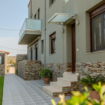 A Cozy Eco Villa By The Sea 구베스 외부 사진